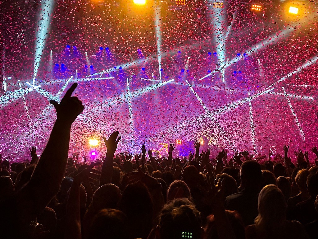 Bestill konsertbilletter til de mest populære sangerne og bandene!